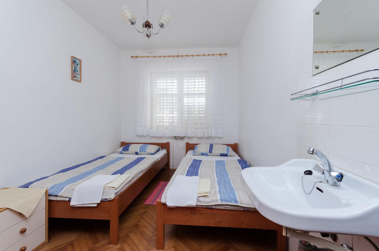 Apartments Biserka Barbat na Rabu ภายนอก รูปภาพ