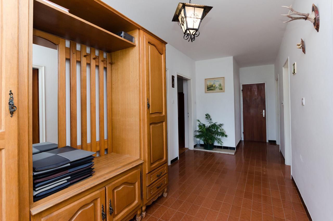 Apartments Biserka Barbat na Rabu ภายนอก รูปภาพ