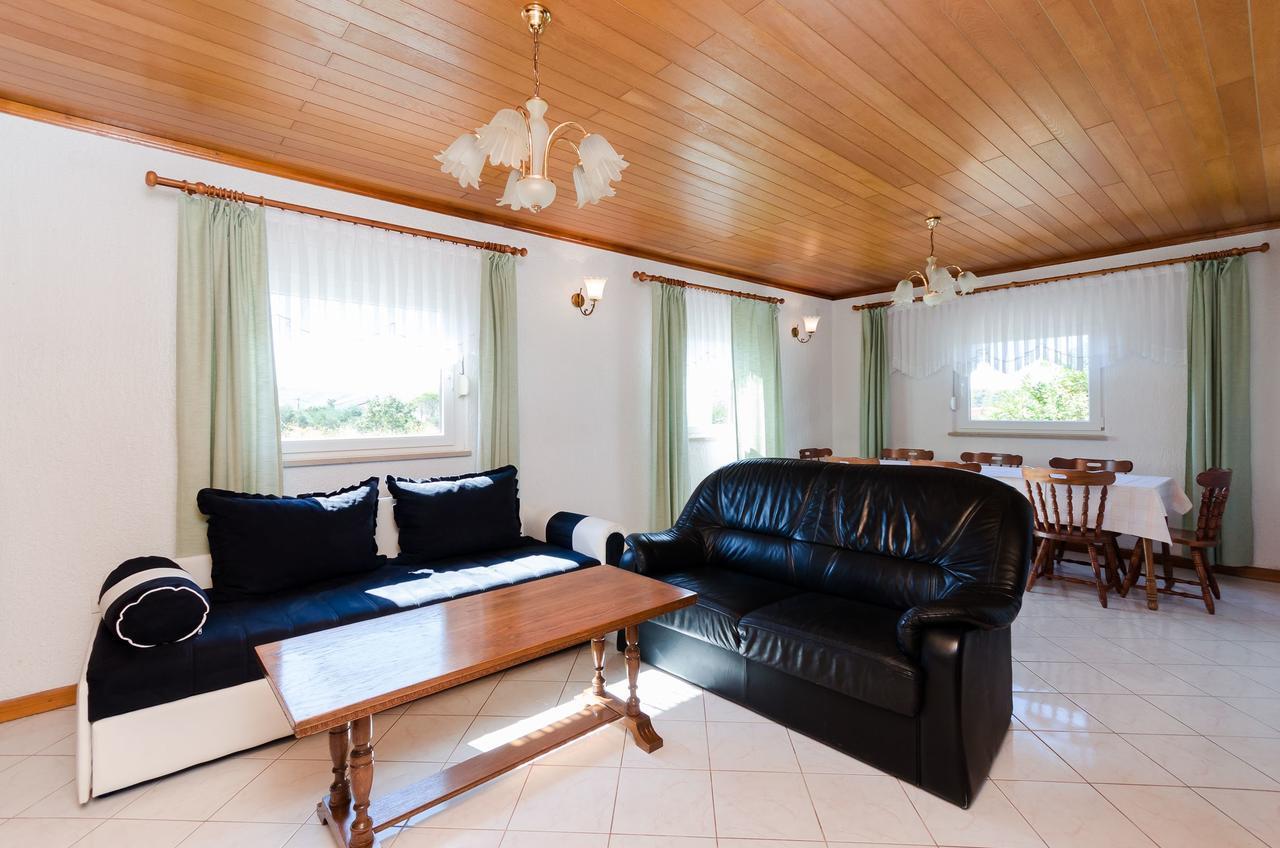 Apartments Biserka Barbat na Rabu ภายนอก รูปภาพ